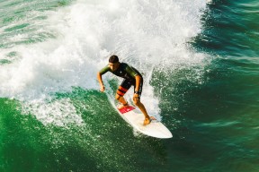 今日足球比赛盘口赔率综合预测推荐，今日足球竞猜比分推荐