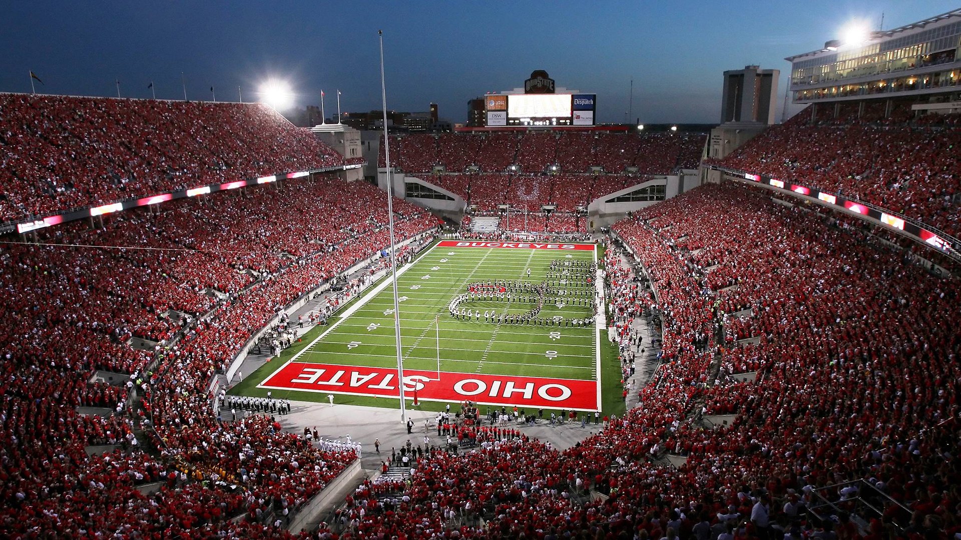 乐鱼电竞在线平台登录入口-中锋与边锋配合默契，战术执行精准，边锋是中场还是前锋